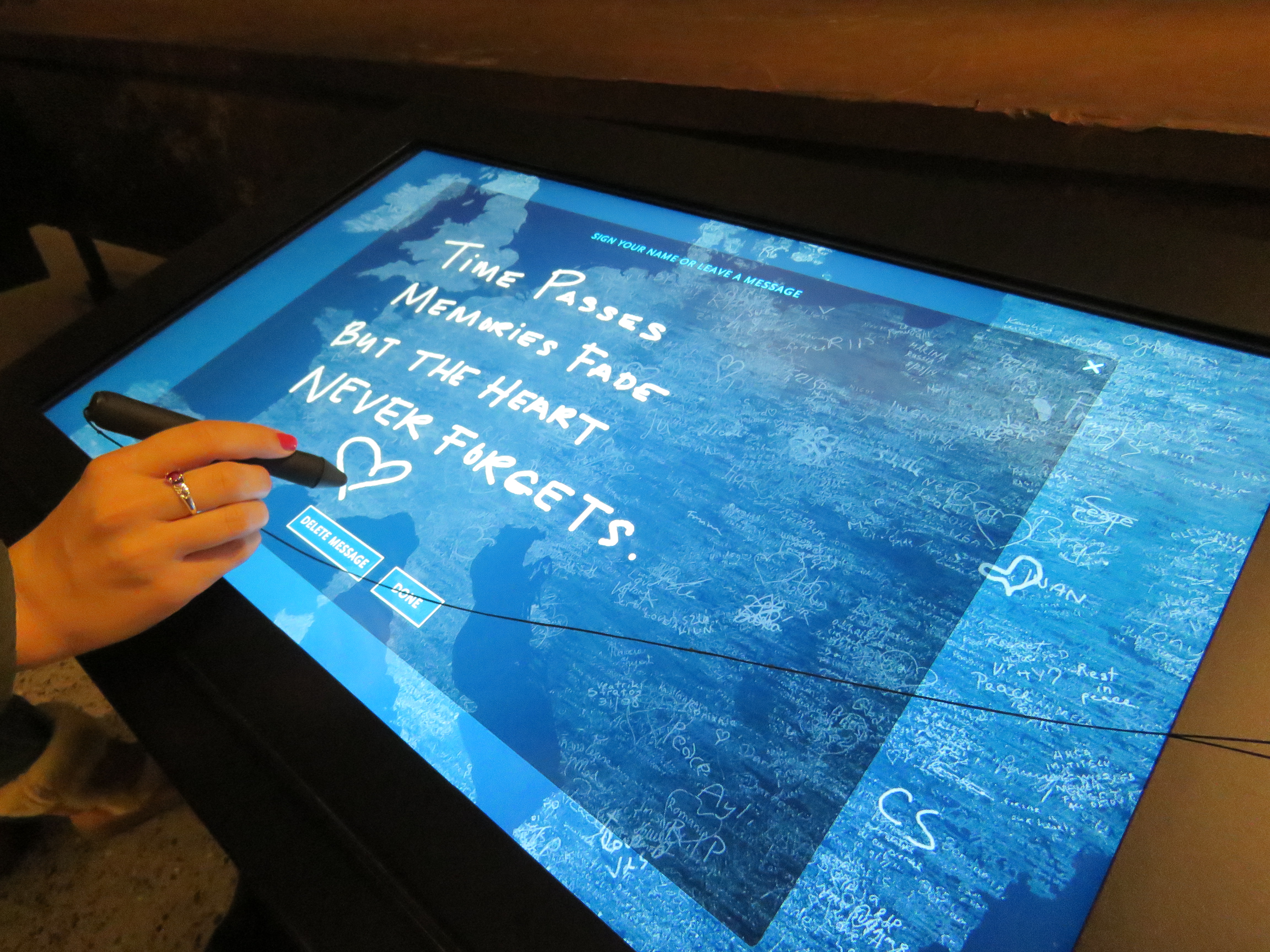 A visitor leaves a message of remembrance at the signing steel in the Museum. The message reads: “Time passes, memories fade, but the heart never forgets.”